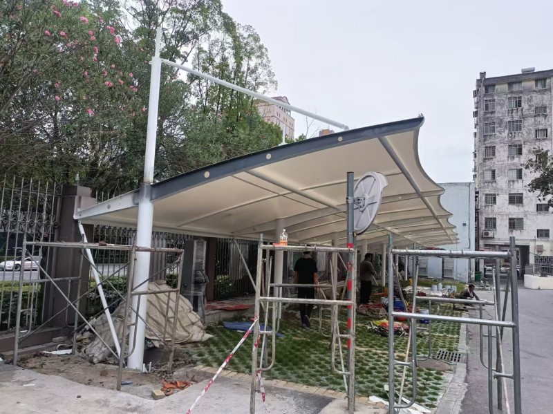 浦口区推拉雨棚定制厂家，仓库通道、卸货区移动伸缩棚搭建-1